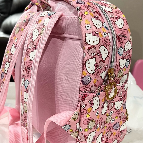 Hello Kitty - Picture 7 of 8